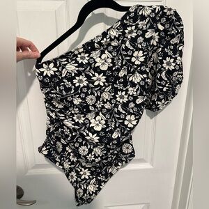 Black and white floral bodysuit, one sleeve, size medium